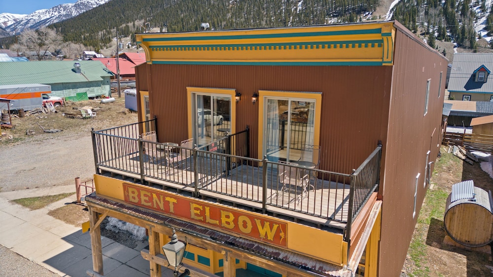 The Bent Elbow Hotel and Restaurant 2/40