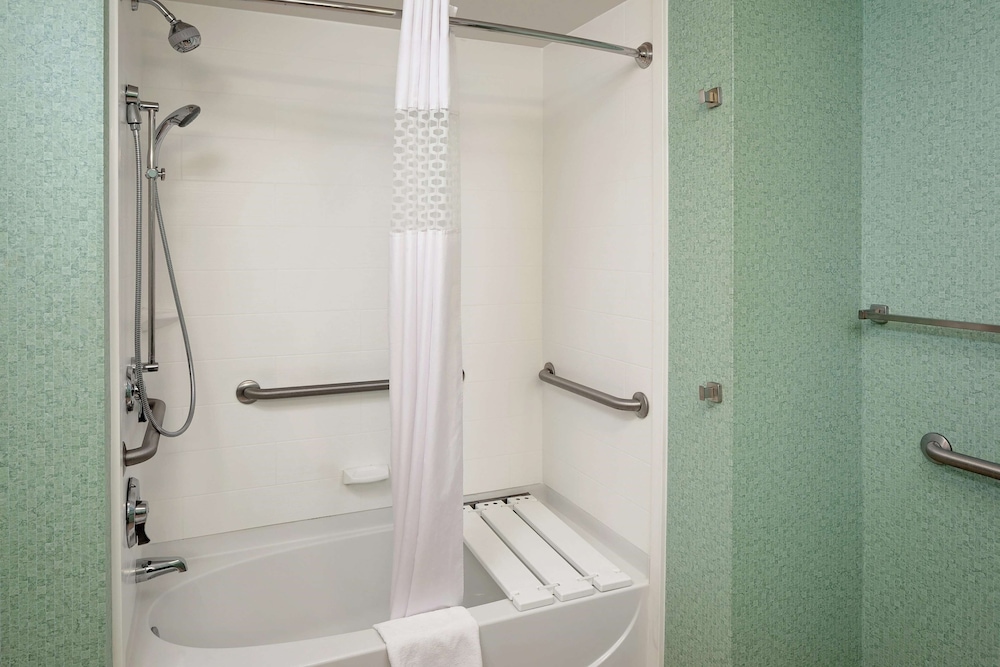 Hampton Inn Suites Exeter 20/52