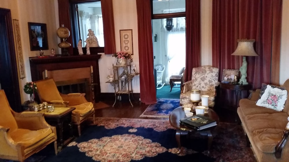 Victorian Inn Bed and Breakfast 19/29
