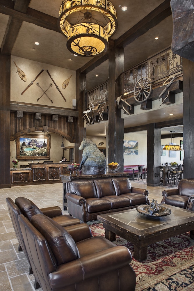 Glacier International Lodge 6/48