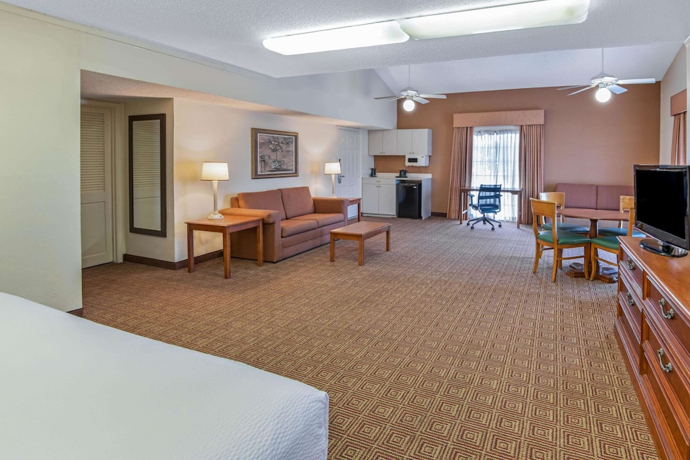 La Quinta Inn San Antonio Lackland 34/49
