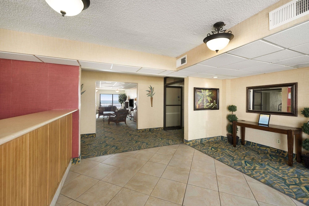 Days Inn by Wyndham Daytona Oceanfront 6/37