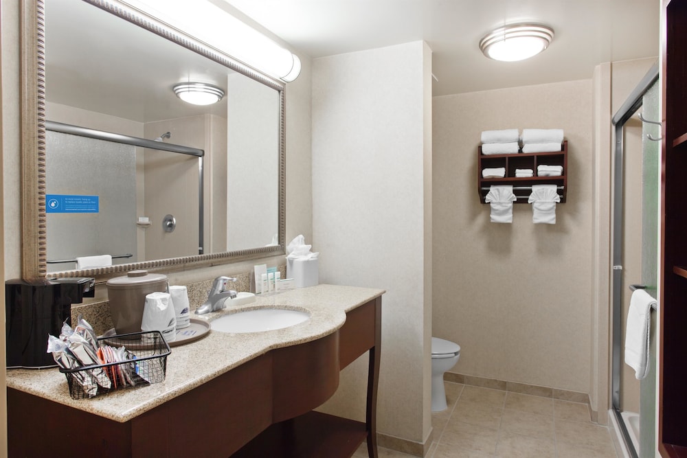 Hampton Inn Suites Oakland Airport 23/63