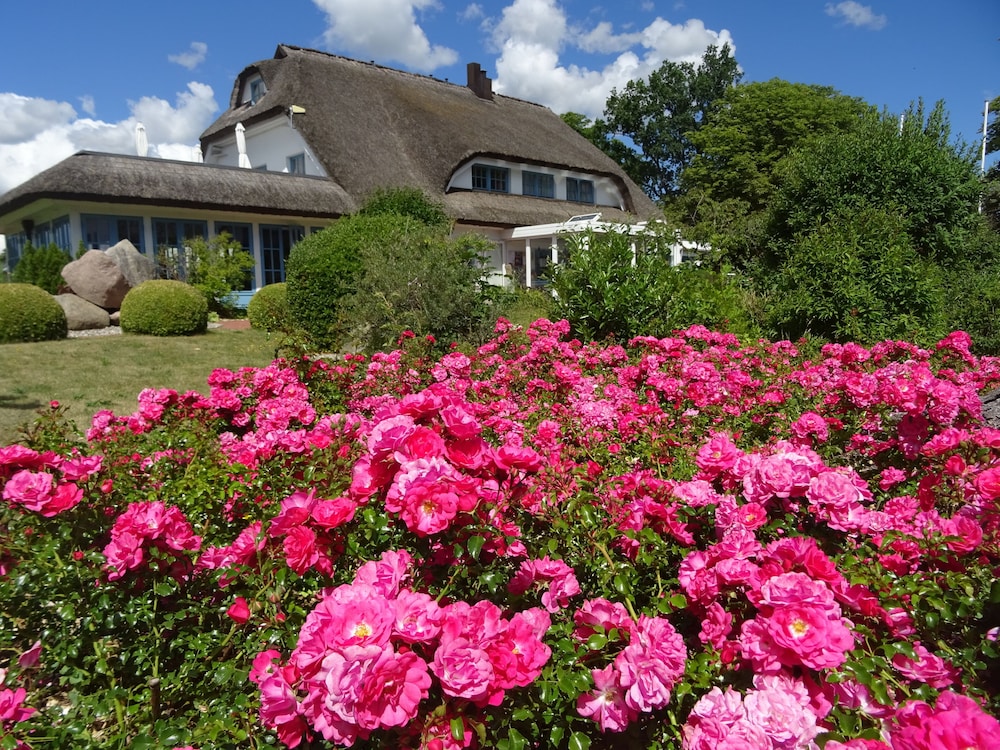 Landhotel Kastanienallee Putbus 42/50