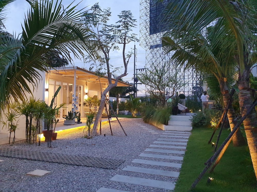 MEET Boutique Resort 24/43