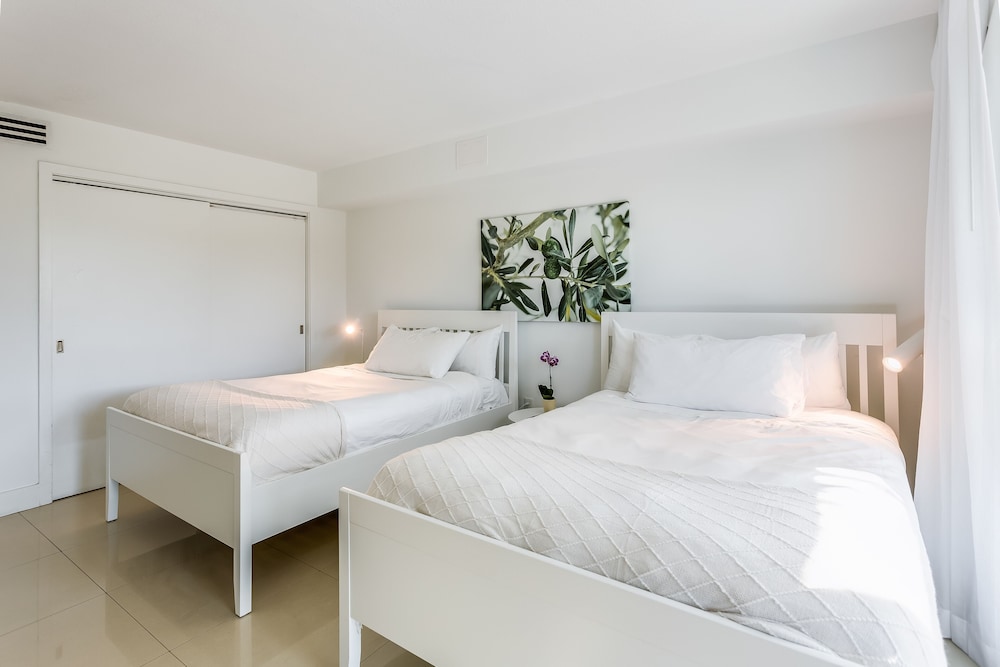 Beach Haus Bal Harbour 27/76