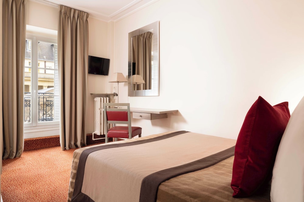 ROOM, DOUBLE BED