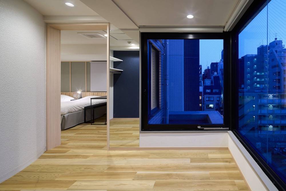 Shinjuku City Hotel N U T S 6/66