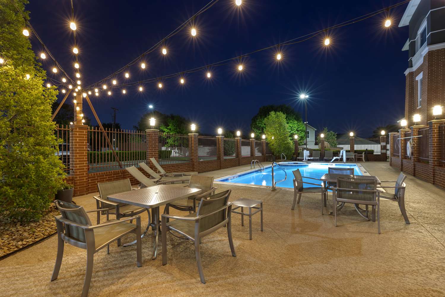 Best Western Plus Duncanville Dallas 34/43