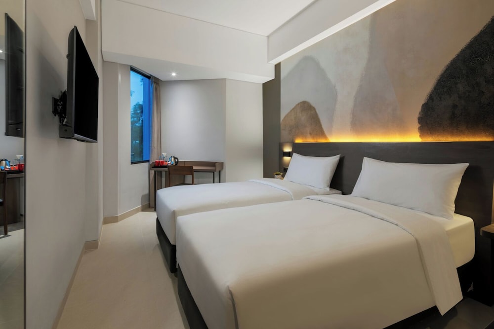 Hotel Neo Kota Baru Parahyangan 52/88