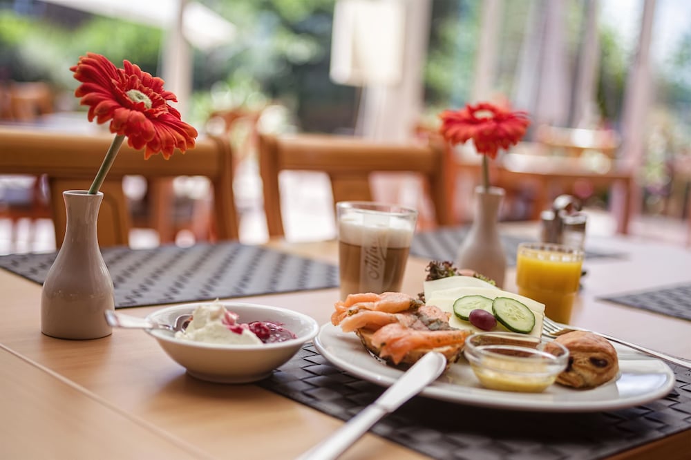 Hotel Danischer Hof Altenholz By Tulip Inn 33/45
