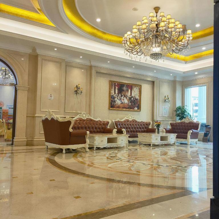 Vienna Hotel (Huizhou Qiuchang Yingbin Road) 40/57