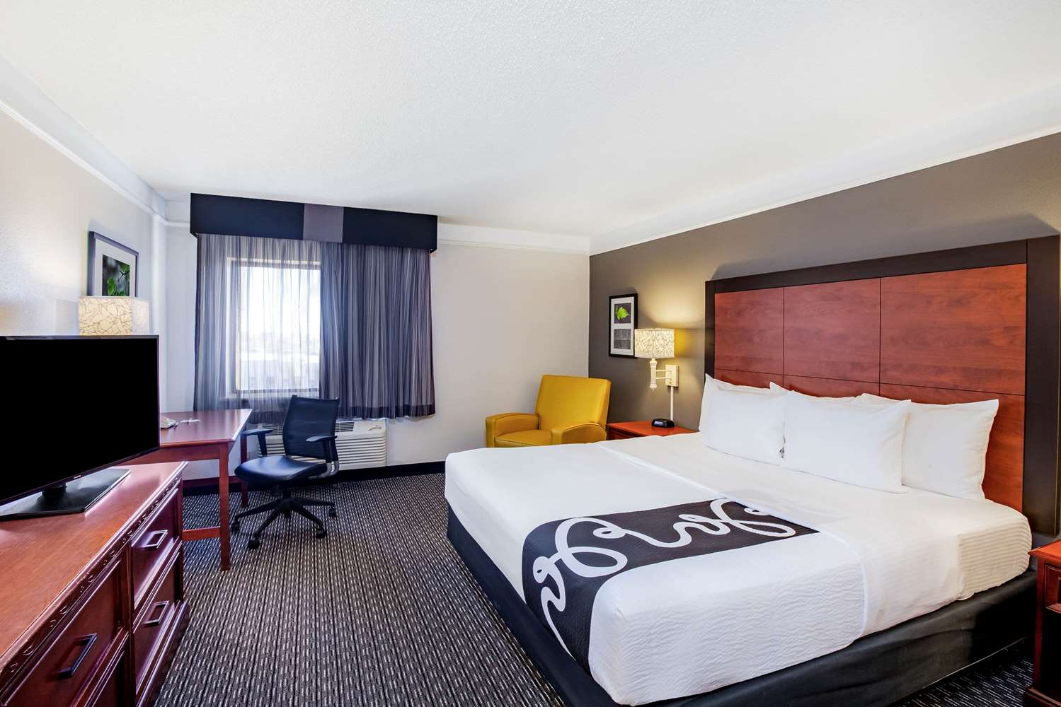 La Quinta Inn & Suites by Wyndham Houston Baytown East 15/47