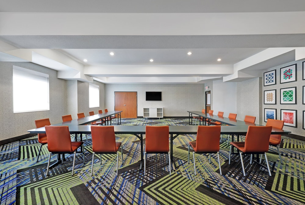 Holiday Inn Express Hotel And Suites Newport 58/76
