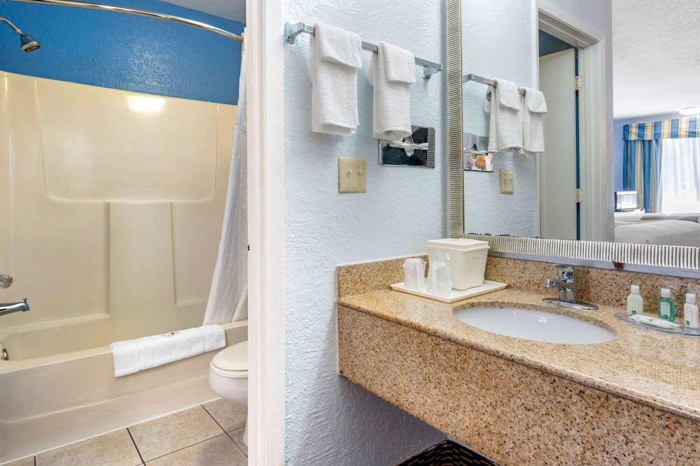 Quality Inn Sarasota North Near Lido Key Beach 18/30