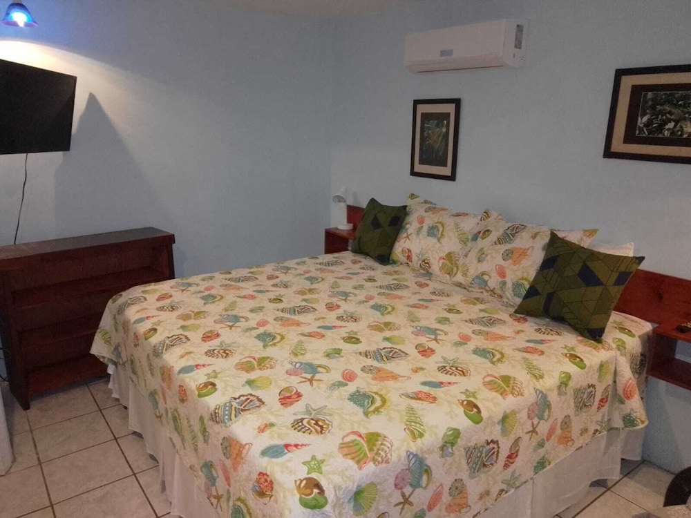 Mariposa Lodge 19/74