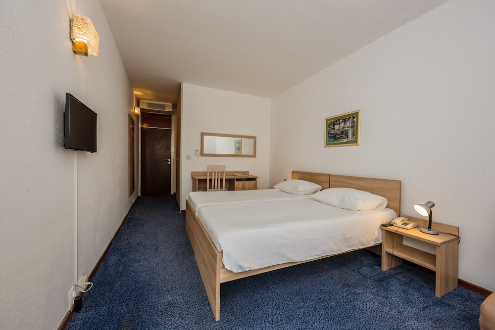 Hotel Medena Block A 15/50