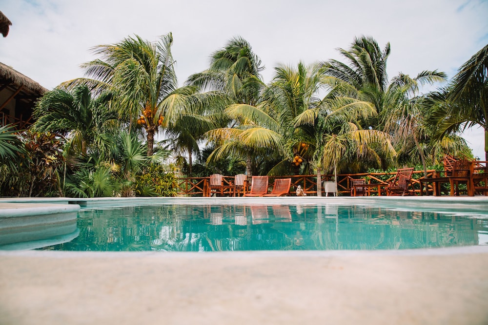 Ensueno Holbox & Beach Club 68/74