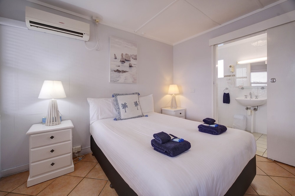 BALI HI MOTEL 20/49