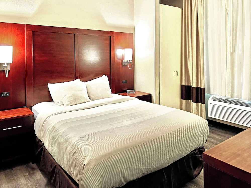 Quality Inn & Suites Green Bay - Ashwaubenon 12/50