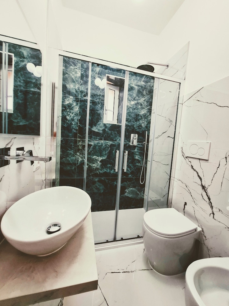 Rhome Sweet Rhome Suite 34/40
