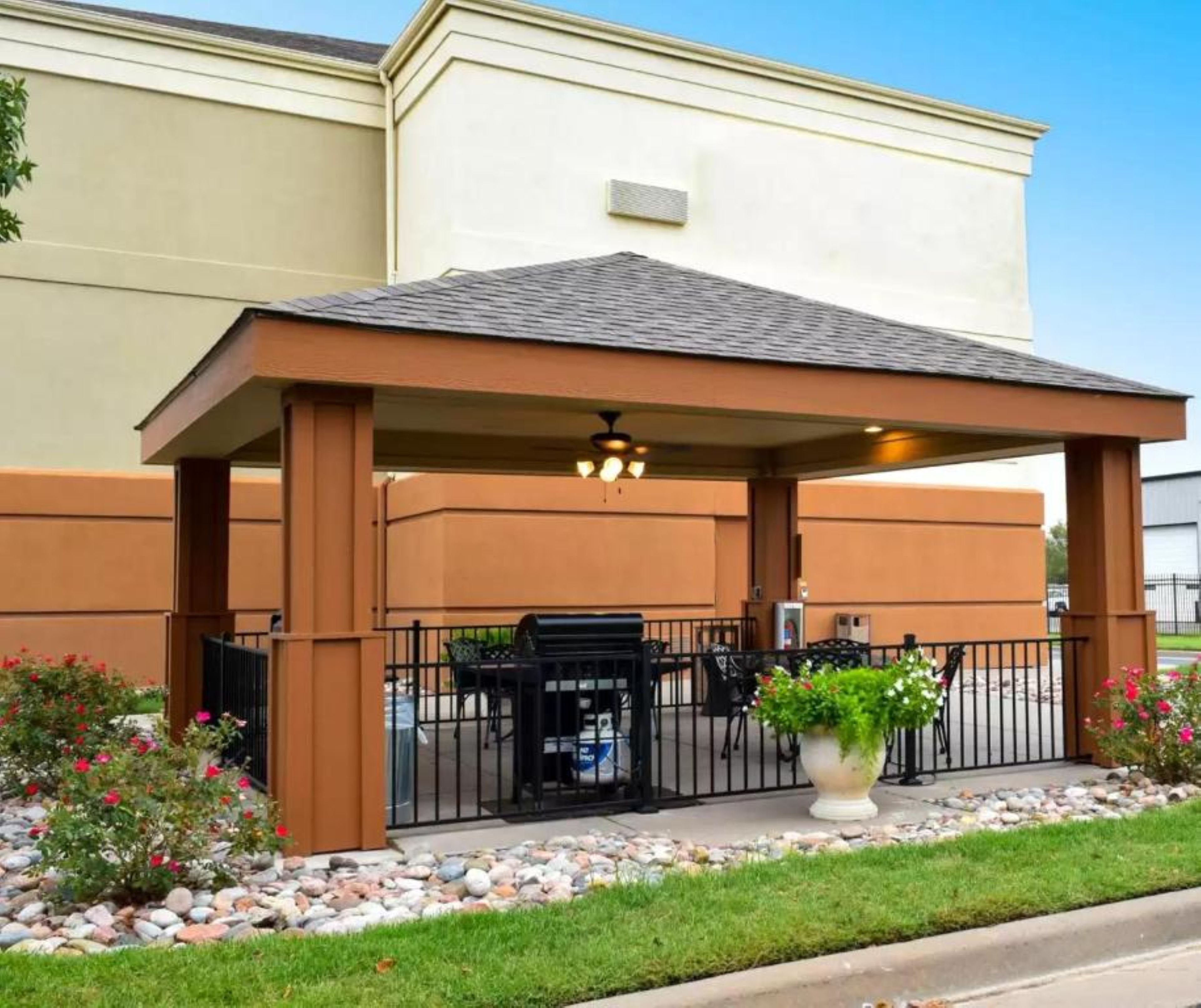 Sonesta Simply Suites Wichita Airport 2/69