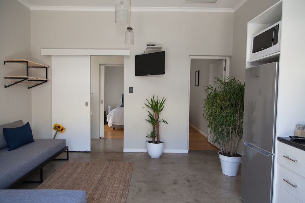 Loddeys Guesthouse 25/50