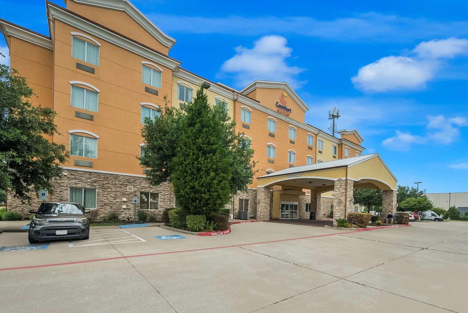 Comfort Suites Plano - Dallas North 21/24