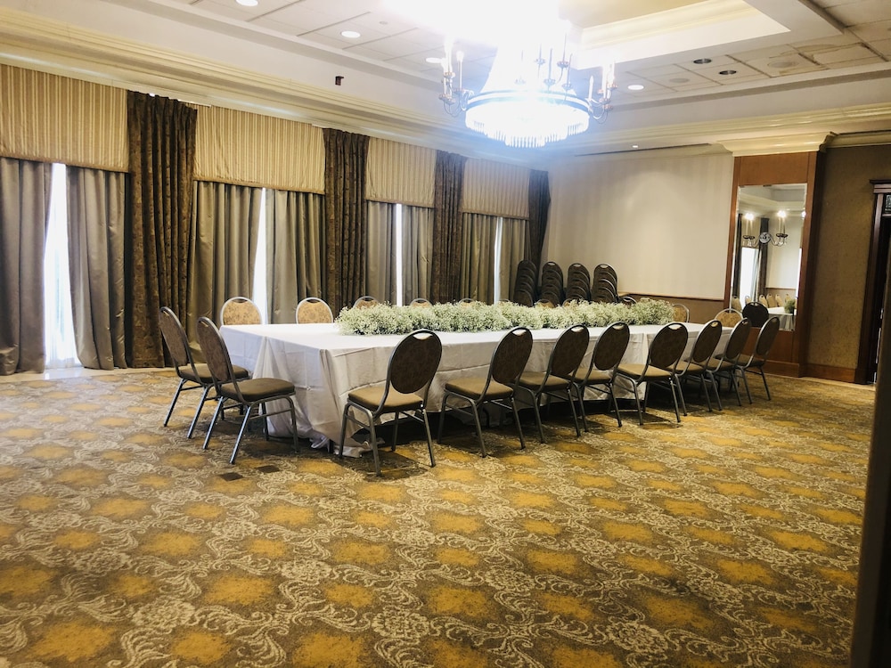 Hotel Executive Suites 48/57