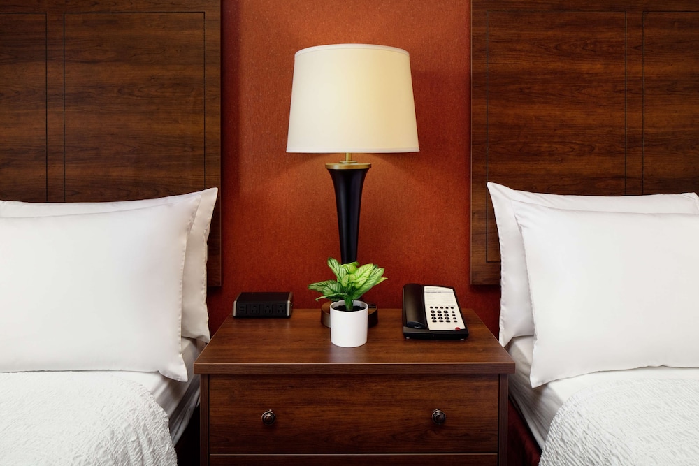 Hampton Inn And Suites Scottsdale Riverwalk photo3