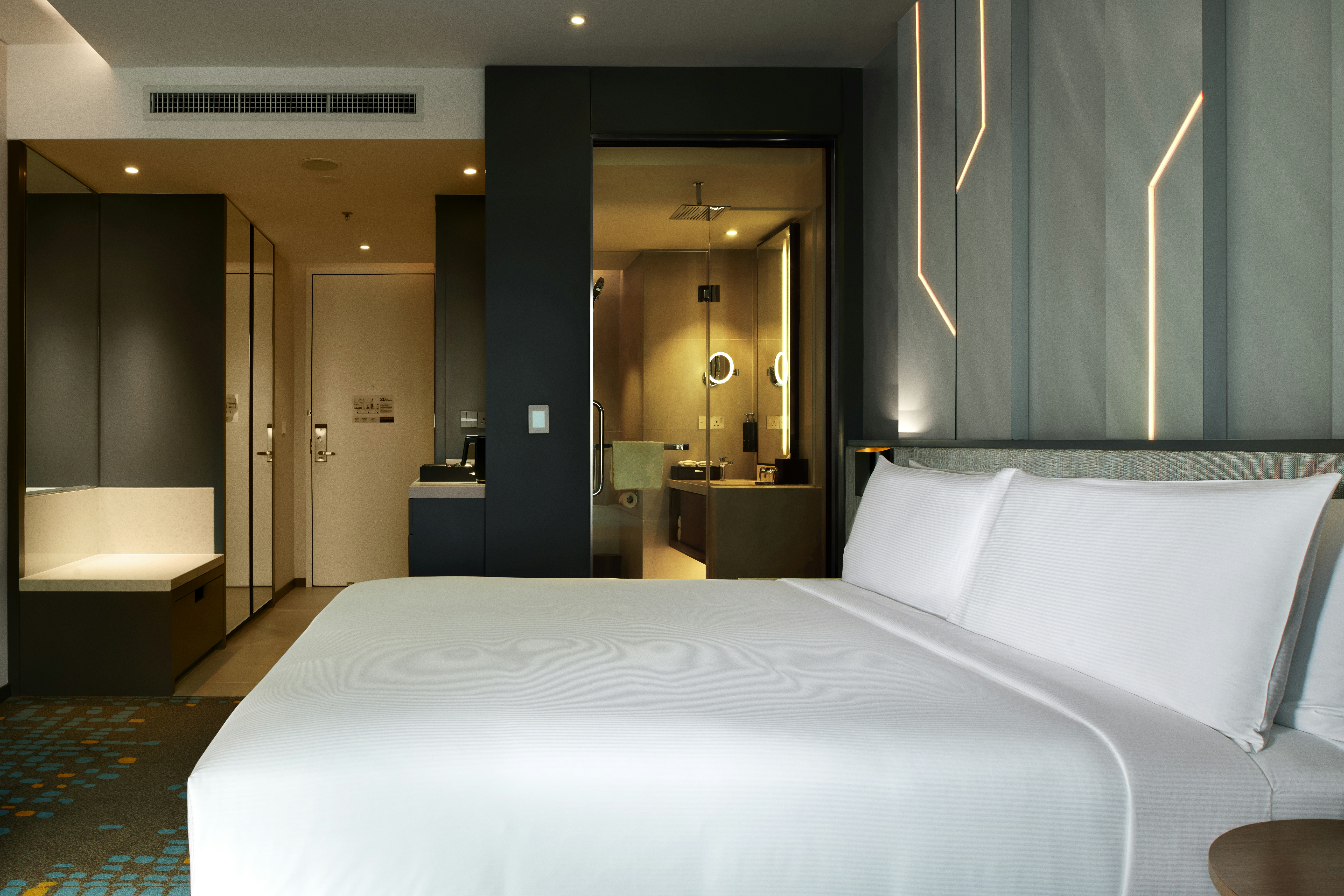 Guest Room, King Bed, DoubleTree by Hilton Shah Alam i-City 3/13