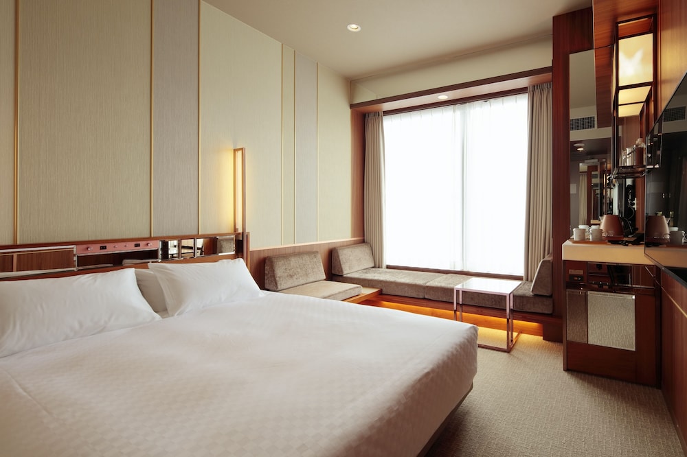 ROOM, QUEEN BED