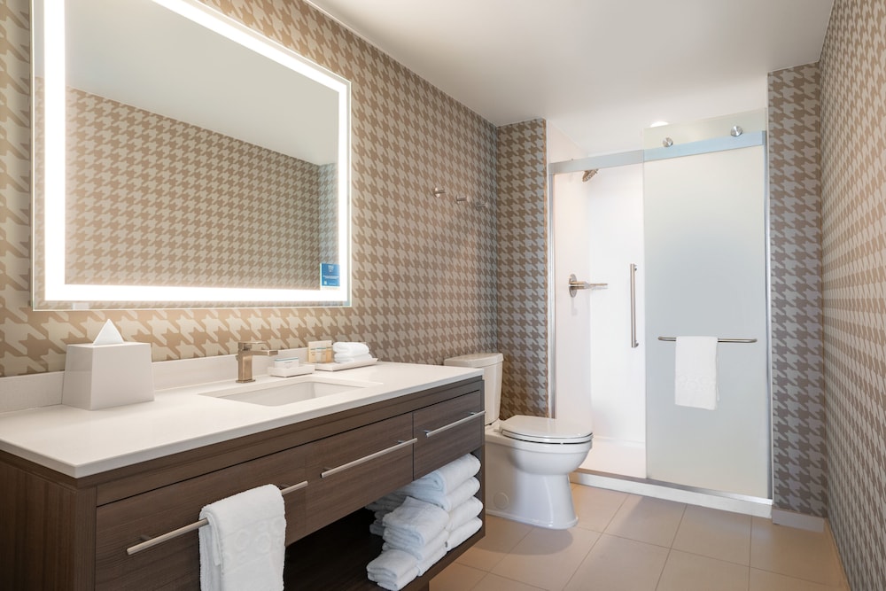 Home2 Suites by Hilton Woodland Hills Los Angeles 10/48