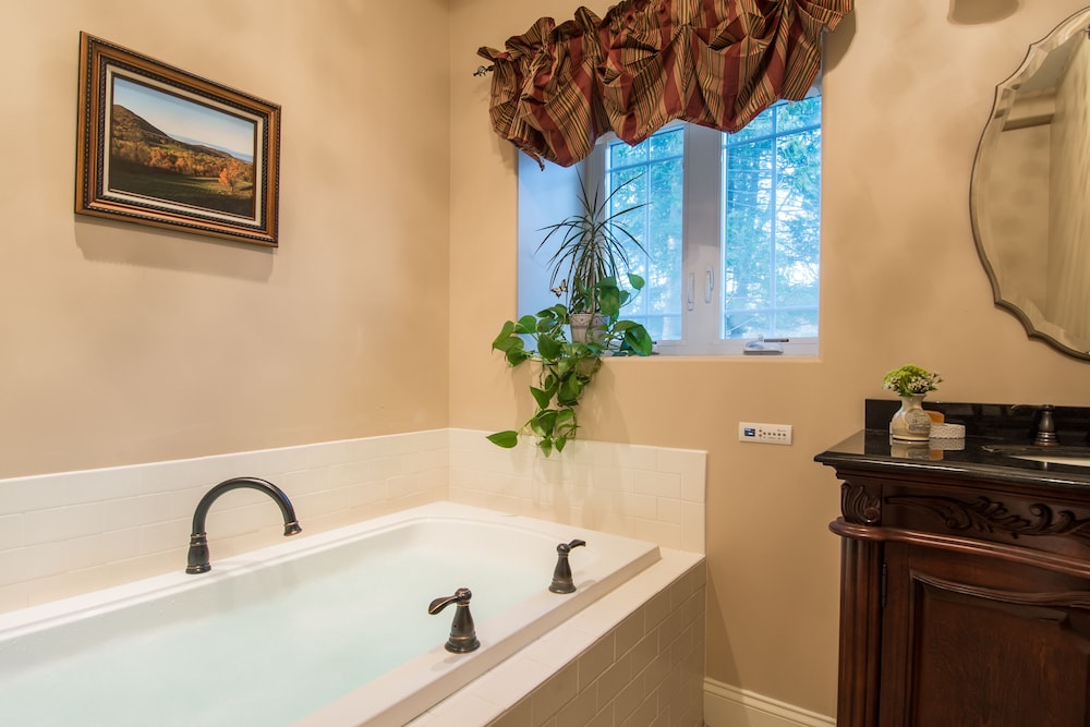Caldwell House Bed &amp; Breakfast 48/50