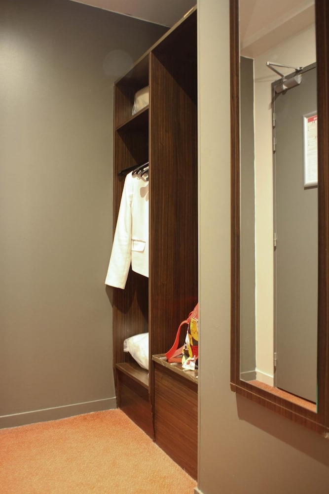 Orly Superior Hotel 35/57