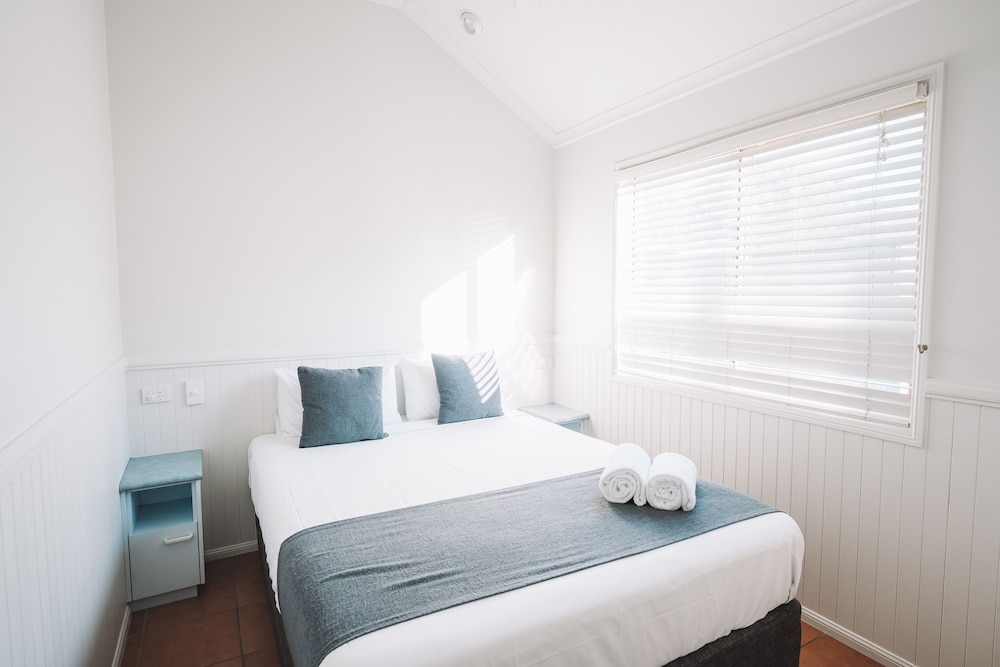 2 Bedrooms, Spa, Villa, 1 Single and 2 Double Beds