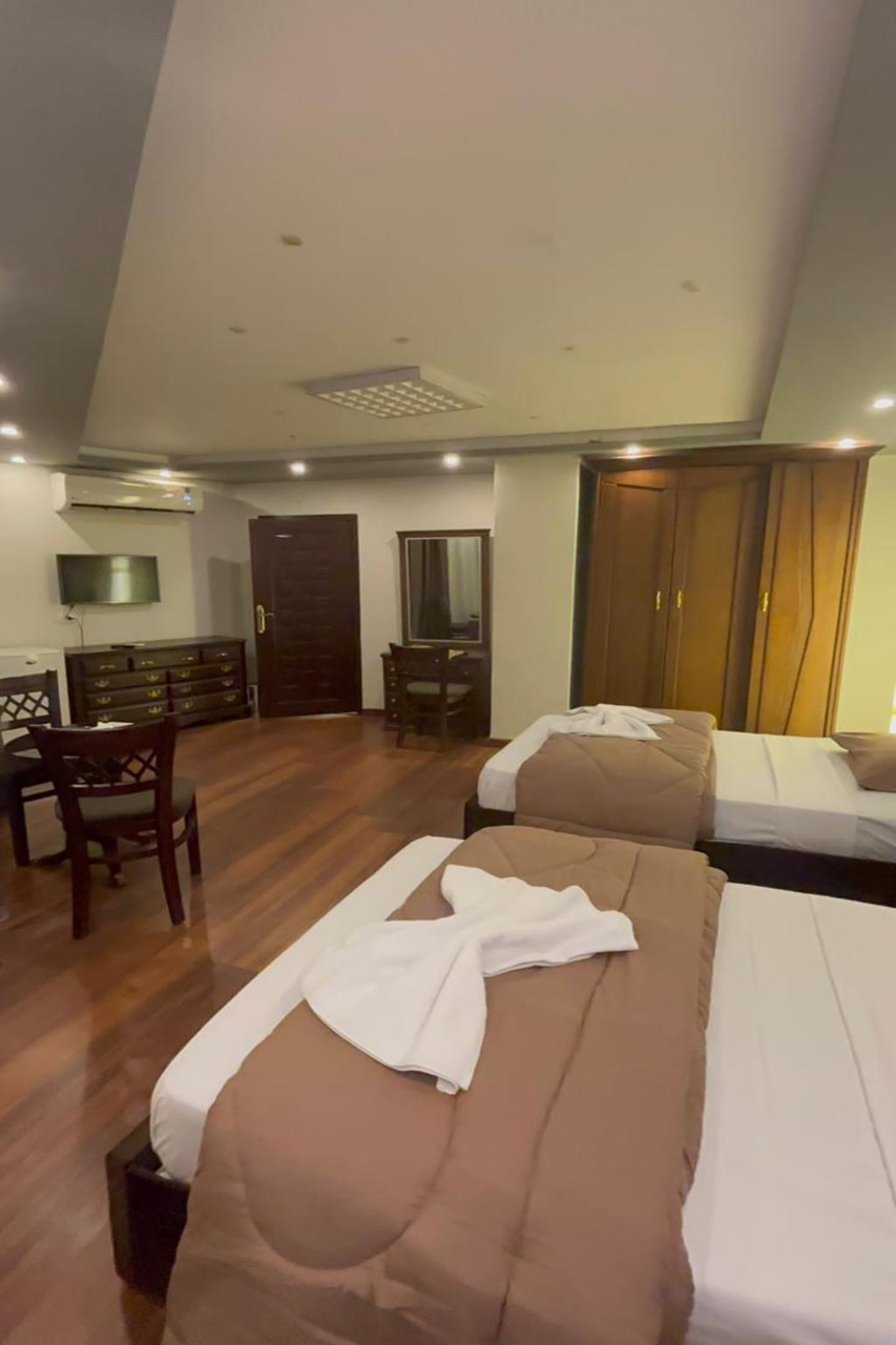 Al-Manar Hotel 21/25