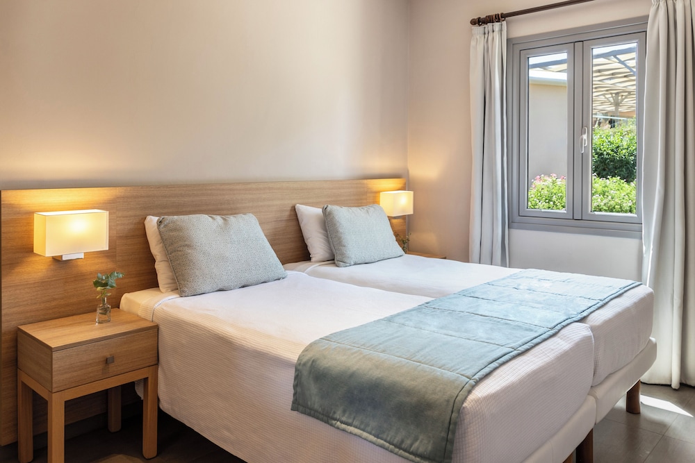 2 BEDROOMS, SUITE