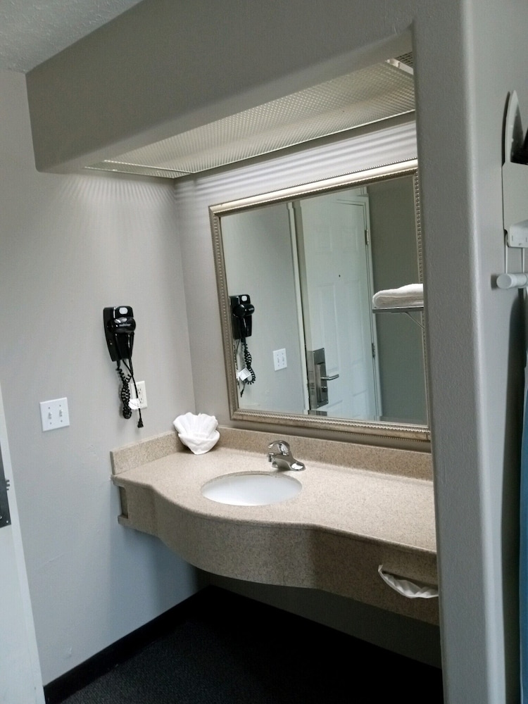 Victorian Inn 54/55
