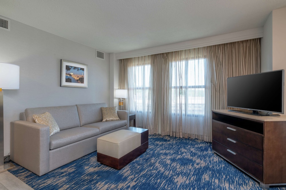 Embassy Suites Alexandria Old Town 21/51