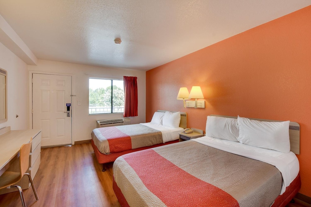 Motel6 Columbus, OH - West 23/58
