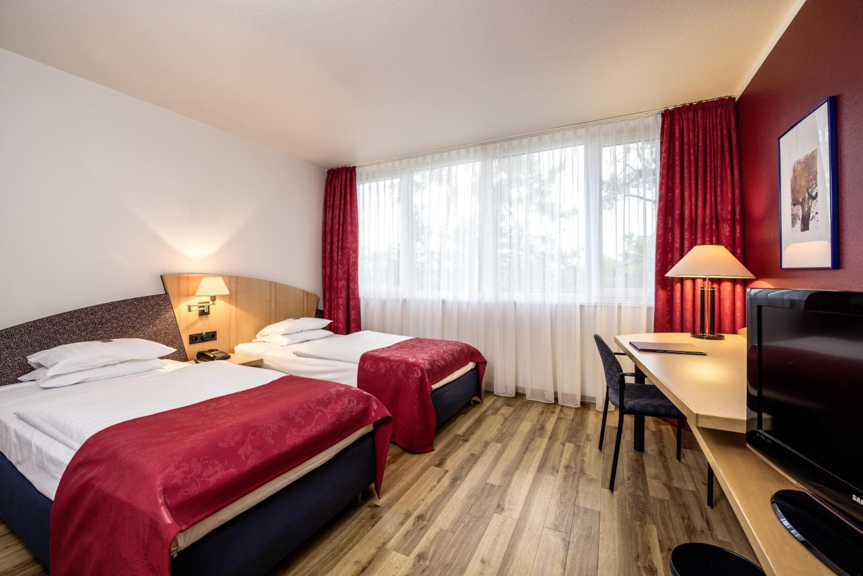 ROOM, SINGLE