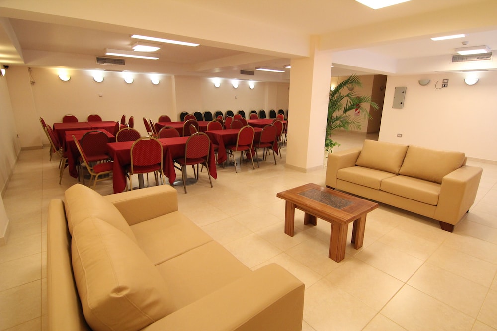 Hotel El Cortijo 23/32