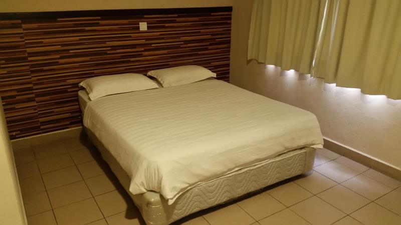 Hotel Iskandar 12/18