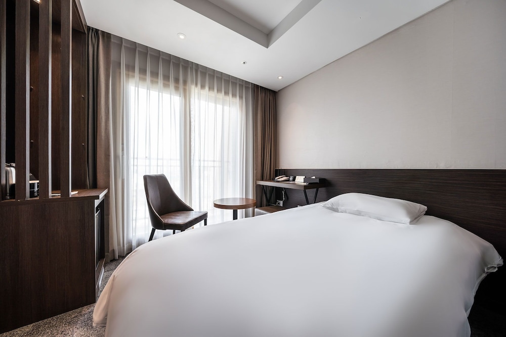 Golden Tulip Jeju Seongsan 37/68