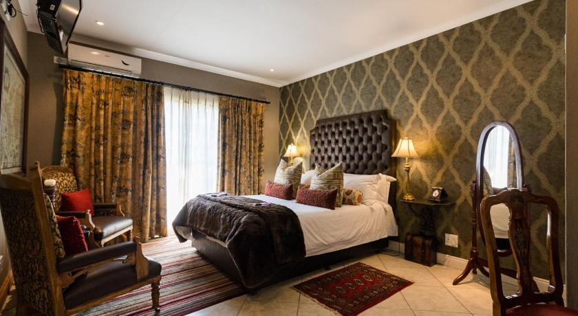 Suite, Queen Bed, Bath and Shower