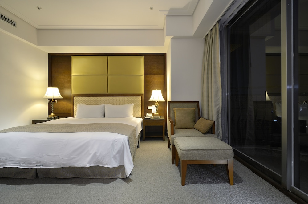 EXECUTIVE, SUITE