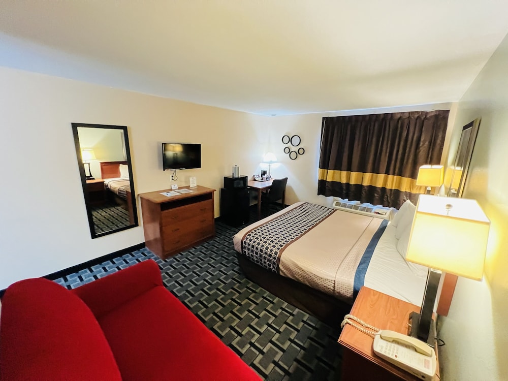 Hometown Inn Suites 21/50