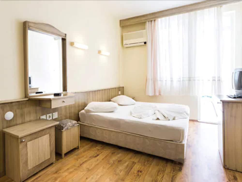 Golden Star Hotel 7/50