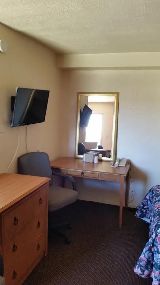 Skylark Motel 36/49